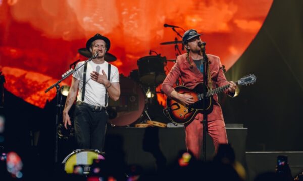 Lumineers e Bright Eyes cantarão para os Felice Brothers em álbum tributo repleto de estrelas
