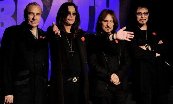 Sharon Osbourne e Black Sabbath celebram à Ozzy no aniversário de sua morte