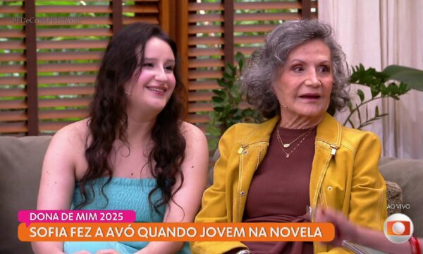 Aos 93, Rosamaria Murtinho celebra trabalho no teatro ao lado da neta, de 21: 'Uma maravilha'