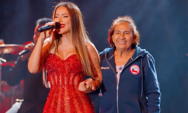 'Não me reconhece mais': Walkyria Santos canta com mãe que sofreu AVC em novo projeto