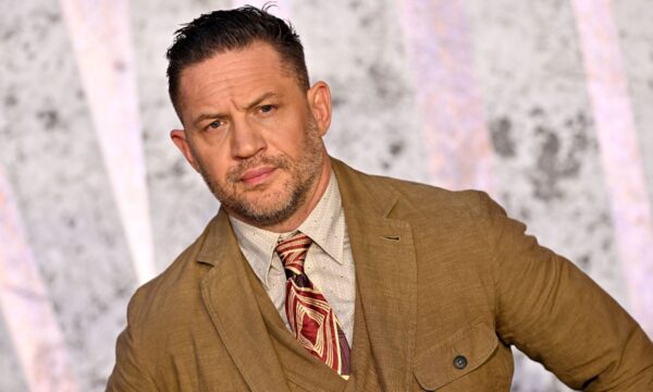 Tom Hardy lança álbum de rap com referências à cultura pop — e recita Shakespeare com voz de Bane