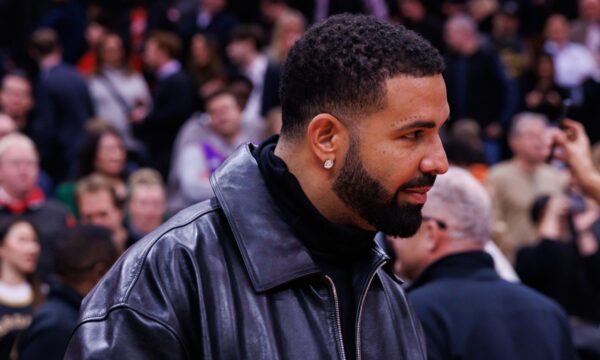 Drake aparece no novo álbum de Karol G. Vamos relembrar as colaborações dele com a música latina