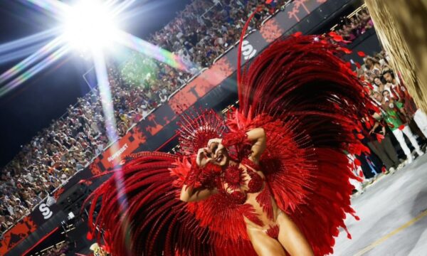 Virginia Fonseca garante desfilar no Carnaval, mesmo após deixar posto de rainha de bateria; entenda