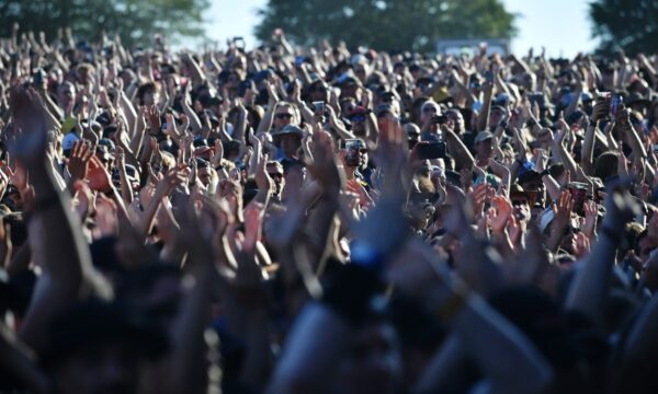Festival em São Paulo vai cobrir câmeras de celulares para que o público assista aos shows sem gravar