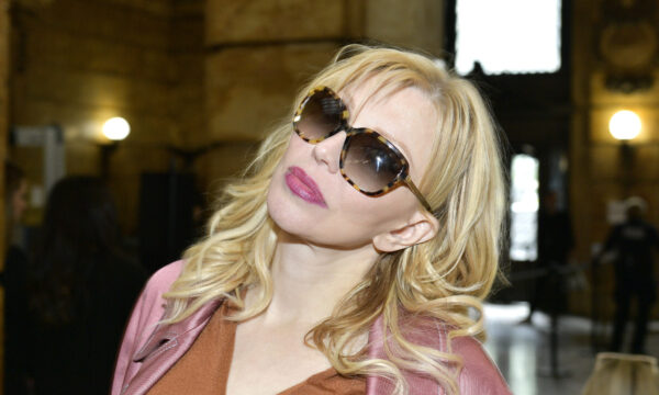 Courtney Love revela que ‘quase morreu’ em 2019 devido a doença misteriosa