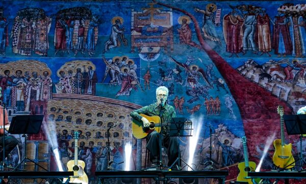 Kleiton, Kledir e Vitor Ramil se afinam, em trio, no belo relicário de emoções e tradições afetivas do show dos irmãos