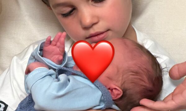Esposa de Lauana Prado, Tati Dias mostra encontro do filho, Bento, com Dom