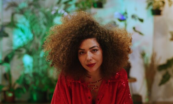 Vanessa Moreno joga outra luz sobre 'Esfinge' de Djavan no álbum em que canta nove músicas do compositor