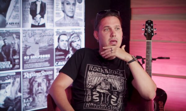 Dino Jelusick revela bastidores do Whitesnake, parceria com Brian May e retorno ao Brasil