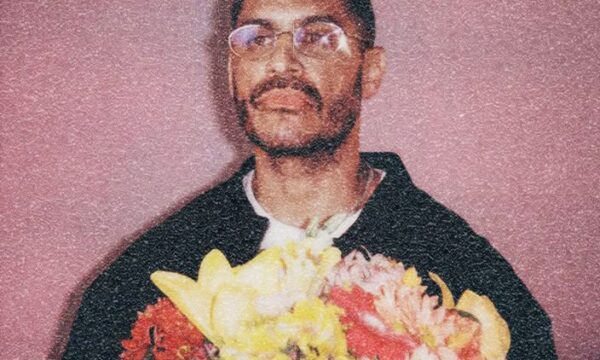 Criolo celebra 15 anos do álbum 'Nó na orelha' com turnê que se estenderá por 2027, abarcando sete capitais do Brasil
