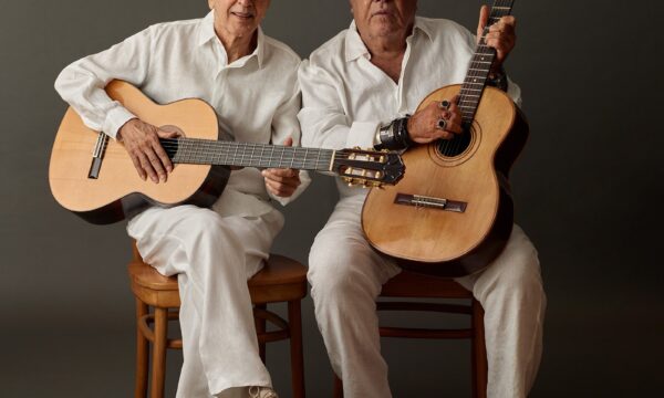 Caetano Veloso faz 'Coração vagabundo' bater de novo ao louvar João Gilberto em música do álbum de Cézar Mendes