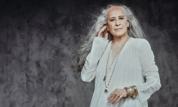 Maria Bethânia entra de vez na era dos festivais