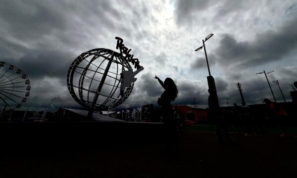 Terceiro dia de Rock in Rio tem alerta da Defesa Civil e previsão de chuva com rajadas de vento