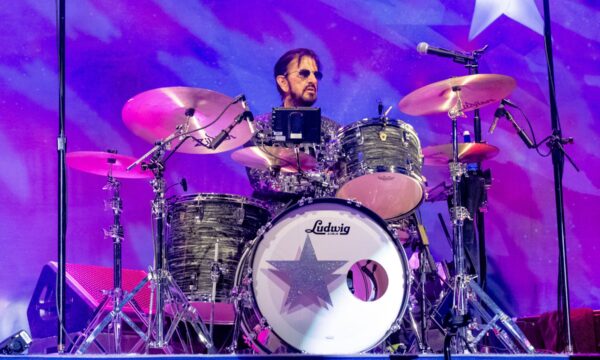 Ringo Starr volta a estádio de Nova York pela primeira vez desde a Beatlemania, em 1964